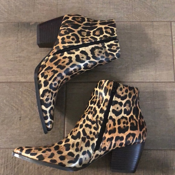 SOLD 🚨Lulus Leopard Print Pointed Toe Ankle Booties - Picture 7 of 8